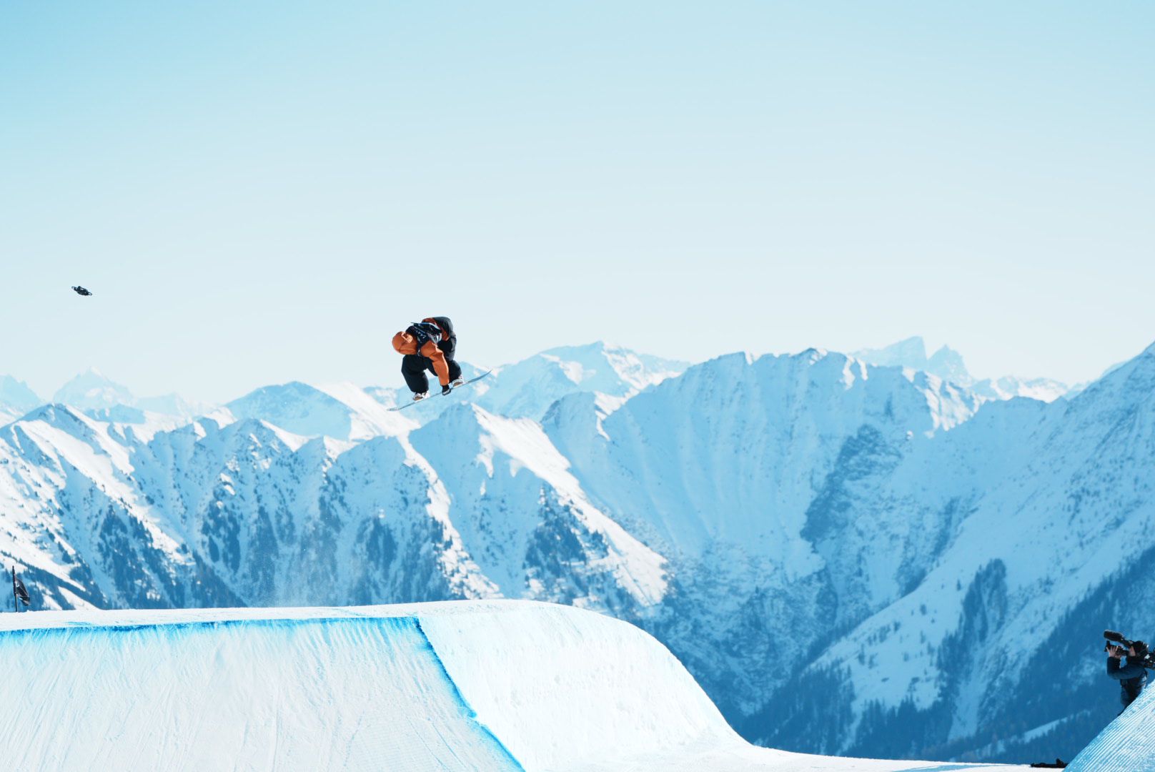 Mia Brookes takes Snowboard Park & Pipe Crystal GLobe