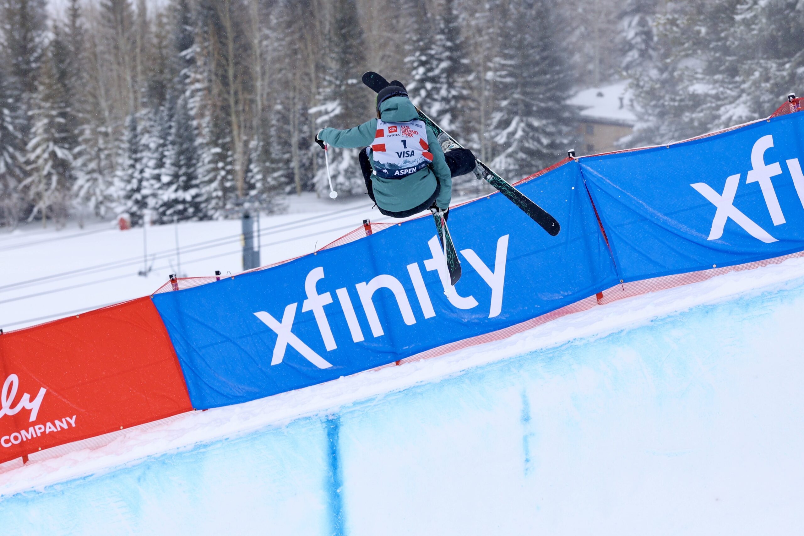 Zoe Atkin wins Halfpipe Silver in Aspen